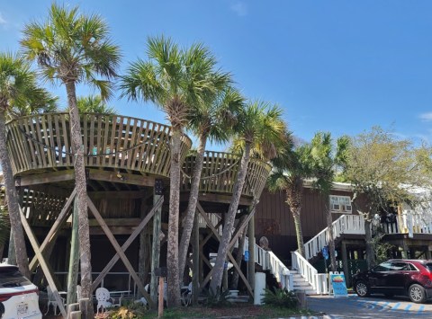 Islanders Restaurant & Bar Is A Treehouse Restaurant In Alabama That’s Straight Out Of A Fairytale