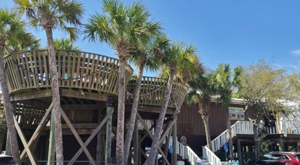 Islanders Restaurant & Bar Is A Treehouse Restaurant In Alabama That’s Straight Out Of A Fairytale