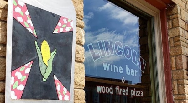 This Tiny But Delicious Restaurant In Iowa Proves That Good Things Come In Small Packages