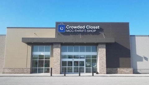 Crowded Closet Is A Massive Thrift Shop In Iowa That's Almost Too Good To Be True