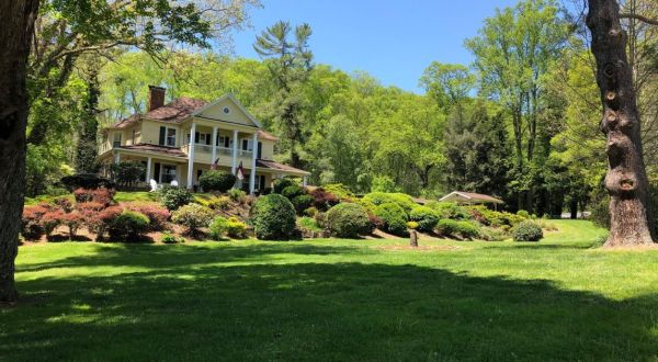There’s A Bed And Breakfast Hidden On 5 Beautiful Rolling Acres In North Carolina That Feels Like Heaven