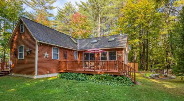 This Cabin Is The Best Home Base For Your Adventures In New Hampshire’s Mt. Washington Valley