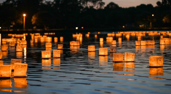 The Water Lantern Festival In Wisconsin Is A Night Of Pure Magic