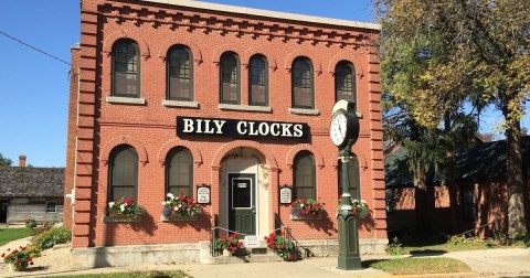 With Dozens Of Unique Clocks And Antiques, This Small Town Museum In Iowa Is A True Hidden Gem