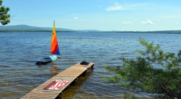 The One Pristine Inland Beach In Maine That Will Make You Swear You’re On The Coast