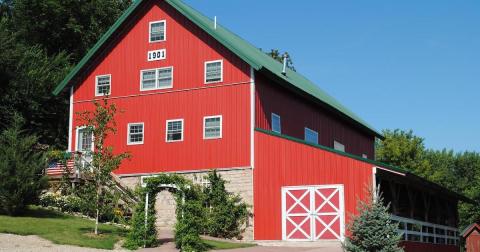 You Can Spend The Night In A Historic Barn In Iowa And It Will Be A Stay To Remember