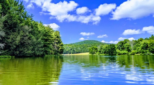 The Small Town Lake In Pennsylvania That’s An Idyllic Summer Day Trip