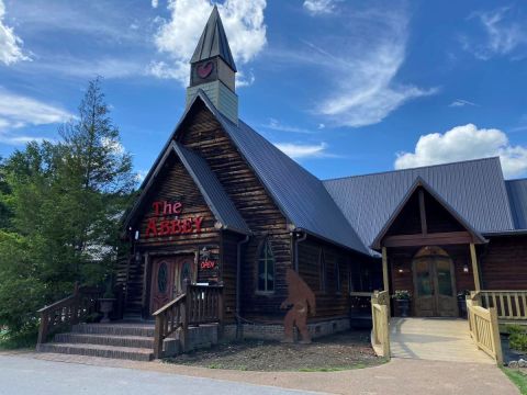 This Converted Wedding Chapel To A Restaurant In Tennessee Is Like No Other Place You've Ever Eaten