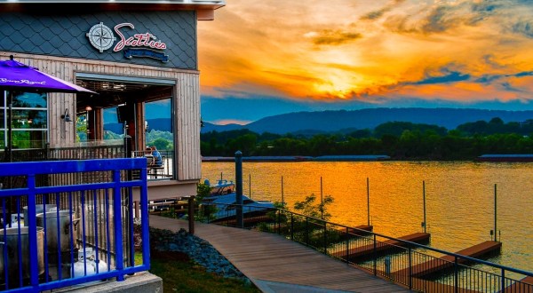 Enjoy An Upscale Dinner With A View At Scottie’s On The River, A Beautiful Riverside Restaurant In Tennessee