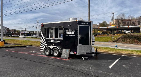This Tiny But Delicious Food Truck In Tennessee Proves That Good Things Come In Small Packages