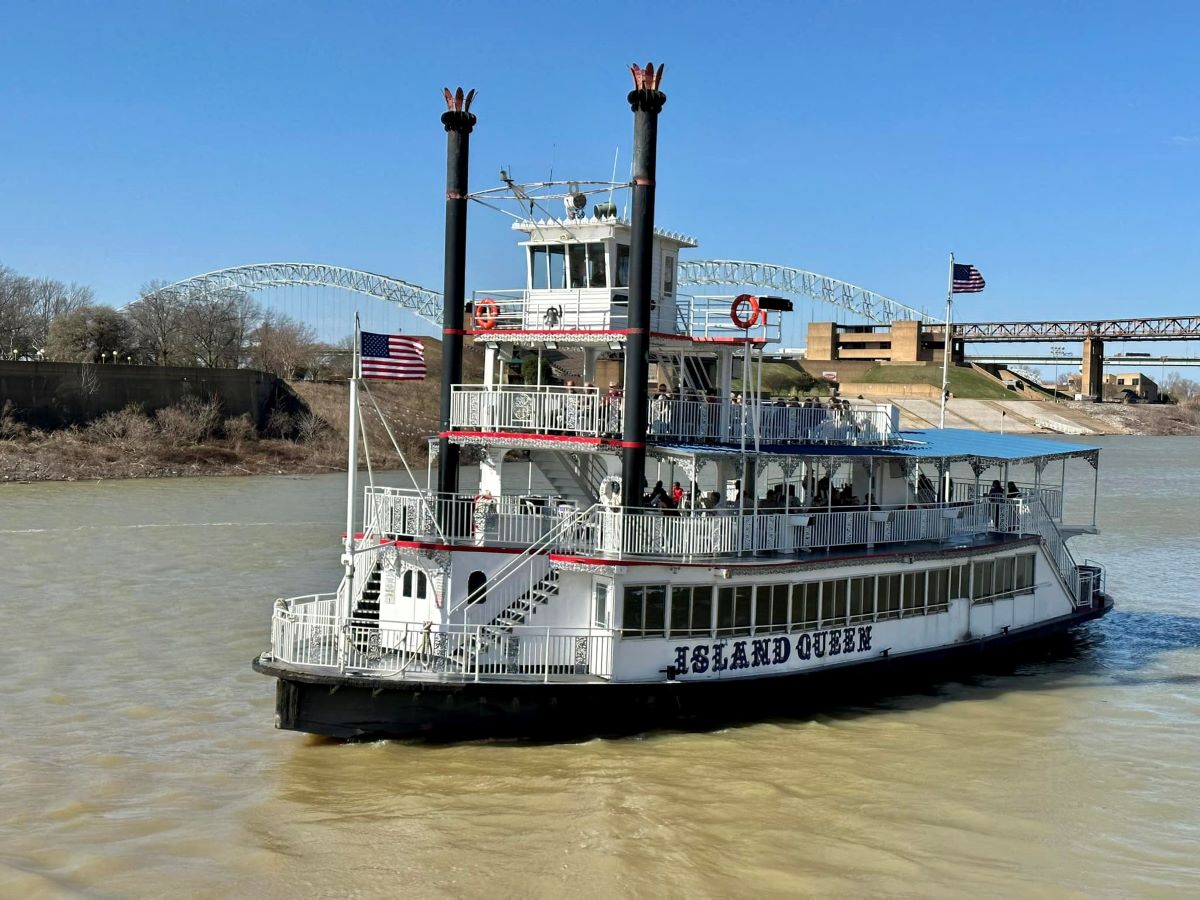 Take A Scenic Ride In A Memphis Riverboat Cruise In Tennessee