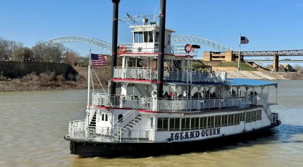 This Seneic Riverboat Cruise In Tennessee Is The Best Way To Start A Summer Day