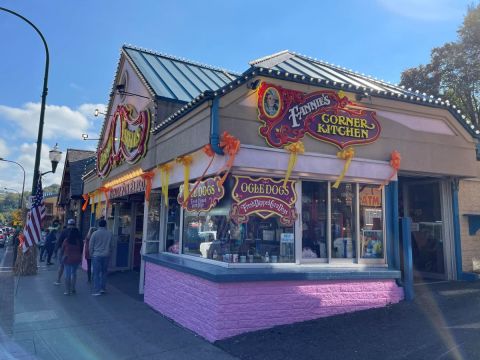 The World’s Best Corn Dogs Are Tucked Away Inside This Classic Tennessee Attraction