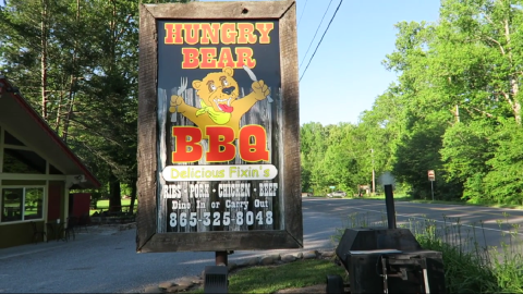 On Your Way To The Mountains, Enjoy A Meal At This Hidden Gem BBQ Spot In Tennessee