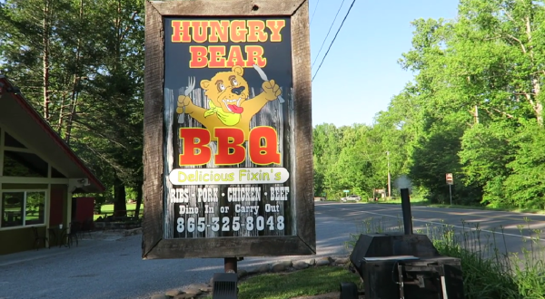 On Your Way To The Mountains, Enjoy A Meal At This Hidden Gem BBQ Spot In Tennessee