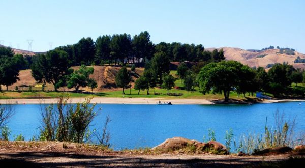 9 Gorgeous Lakes In Southern California That You Must Check Out This Summer