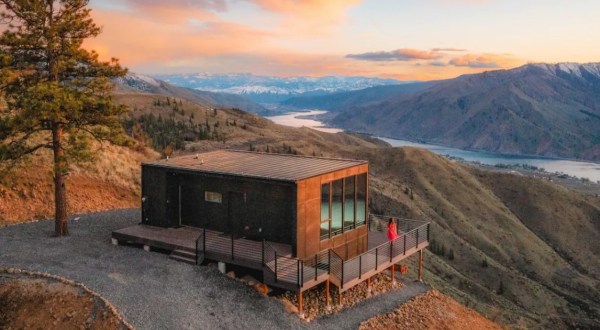 Spend The Night In This Incredible Washington Villa For An Unforgettable Adventure