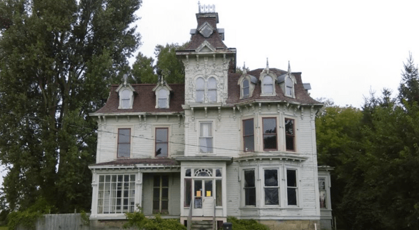 The Deadly History Of This Michigan Mansion Is Terrifying But True