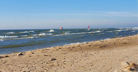 5 Great Lakes Beaches In Michigan That’ll Make You Feel Like You’re At The Ocean