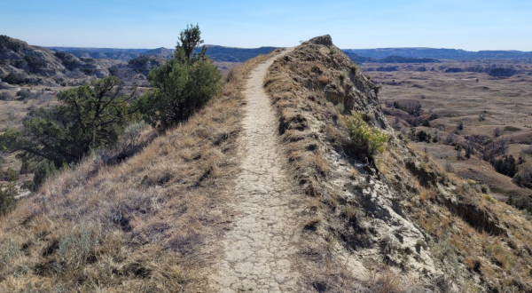 18 Best Hikes In North Dakota: The Top-Rated Hiking Trails To Visit In 2024