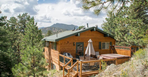 There's A Breathtaking Cabin Tucked Away Near This Colorado National Park