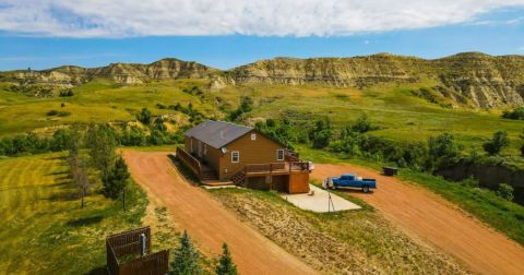This Cabin Is The Best Home Base For Your Adventures In North Dakota's Theodore Roosevelt National Park