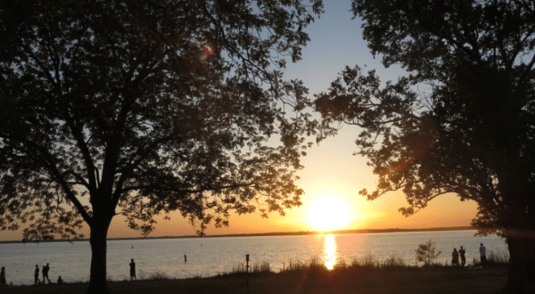 The Small Town Lake In Mississippi That’s An Idyllic Summer Day Trip