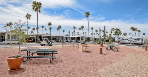With A Mini Golf Course, A Hot Tub, And A Swimming Pool, This RV Campground In Arizona Is A Dream Come True