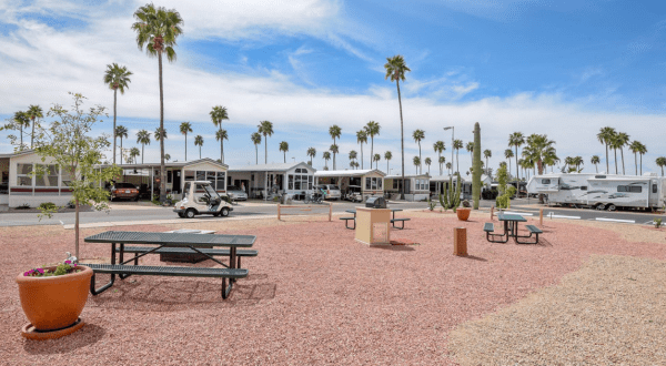 With A Mini Golf Course, A Hot Tub, And A Swimming Pool, This RV Campground In Arizona Is A Dream Come True