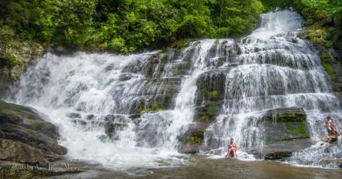 A Refreshing Swimming Spot In South Carolina, Lake Jocassee Has The Clearest, Most Pristine Water