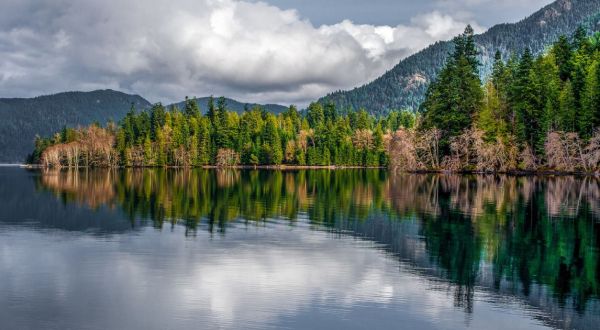 Washington Is Home To A Bottomless Lake And You’ll Want To See It For Yourself