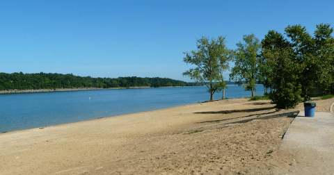 The One Pristine Inland Beach In Kentucky That Will Make You Swear You're On The Coast