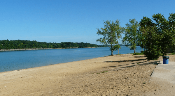 The One Pristine Inland Beach In Kentucky That Will Make You Swear You’re On The Coast
