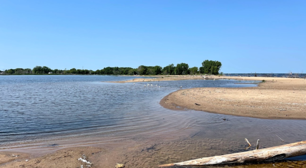 The One Pristine Inland Beach In Wisconsin That Will Make You Swear You’re On The Coast
