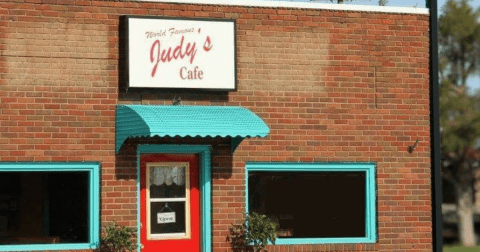 This Tiny But Delicious Restaurant In Kansas Proves That Good Things Come In Small Packages