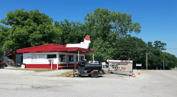 On Your Way To The Lake, Enjoy A Meal At This Hidden Gem Burger Joint In Oklahoma