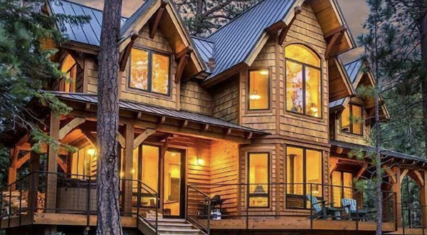 Enjoy Some Much Needed Peace And Quiet At This Charming Oregon Cabin