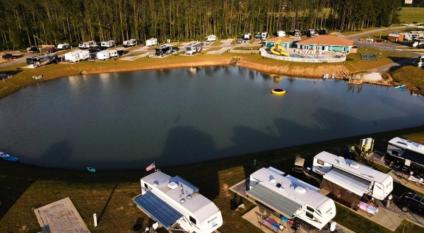 With A Resort-Style Pool And A Lake, This RV Campground In Alabama Is A Dream Come True