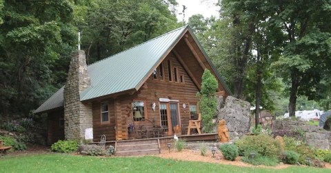 This Cozy Cabin Is The Best Home Base For Your Adventures In Harper's Ferry, Iowa