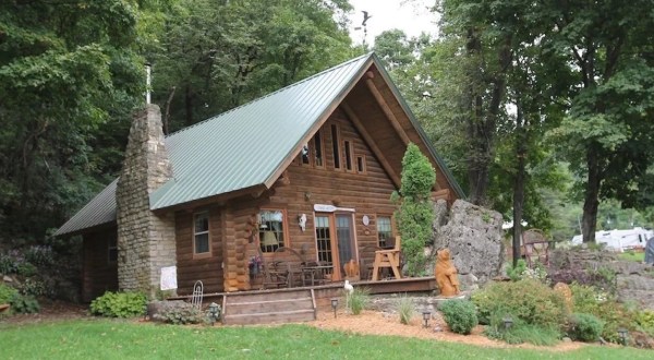 This Cozy Cabin Is The Best Home Base For Your Adventures In Harper’s Ferry, Iowa