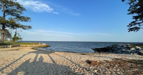 The One Pristine Inland Beach In North Carolina That Will Make You Swear You're On The Coast