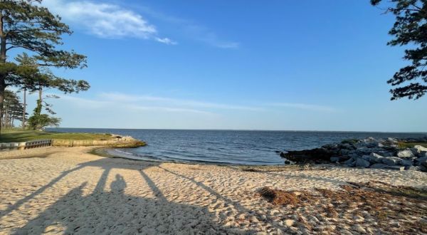 The One Pristine Inland Beach In North Carolina That Will Make You Swear You’re On The Coast