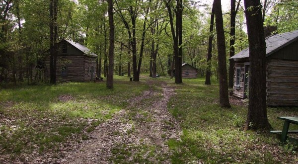 This Amazing Civil War-Era Log Cabin Village Keeps Illinois History Alive, Offers Tours, And Has A Huge Annual Craft Festival