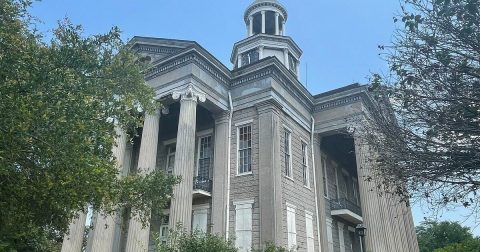 With A Historic Courthouse Full of Antiques, This Small Town Museum In Mississippi Is A True Hidden Gem