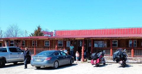 On Your Way To The Mountains, Enjoy A Meal At This Hidden Gem BBQ Spot In Arkansas