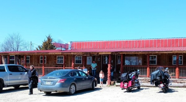 On Your Way To The Mountains, Enjoy A Meal At This Hidden Gem BBQ Spot In Arkansas