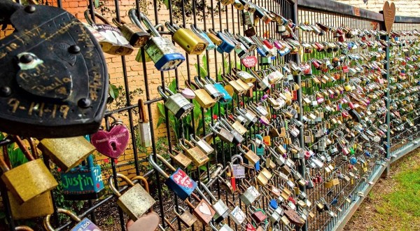 The Story Behind The Paris Love Locks Tradition That Made Its Way To This Tiny Park In Arkansas