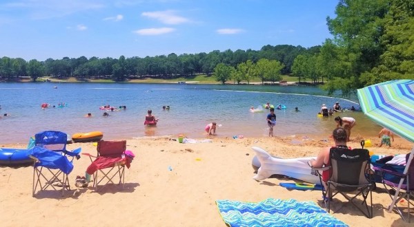 The One Pristine Beach In Arkansas That Will Make You Swear You’re On The Coast