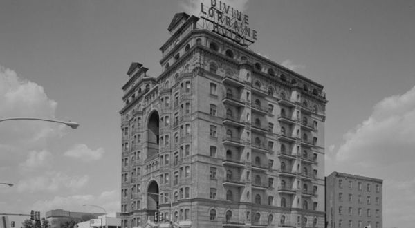 Once Abandoned And Left To Decay, The Divine Lorraine Hotel In Pennsylvania Has Been Restored To Its Former Glory