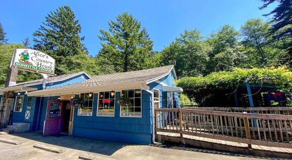 On Your Way To The Beach, Enjoy A Meal At This Hidden Gem Diner In Oregon
